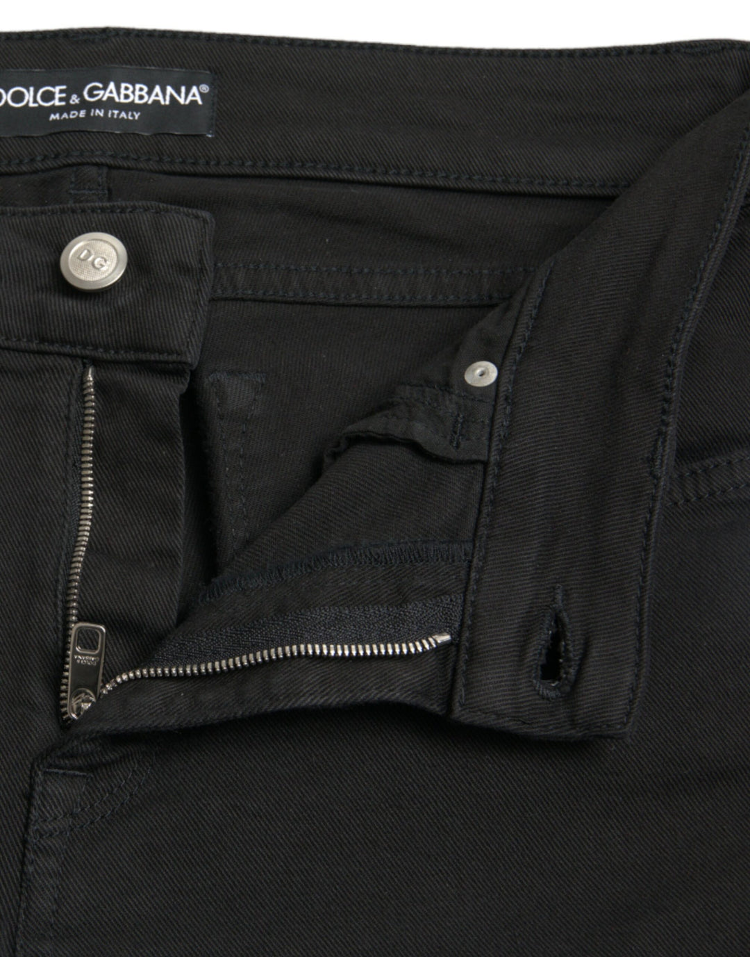Elegant black stretch jeans with a mid waist