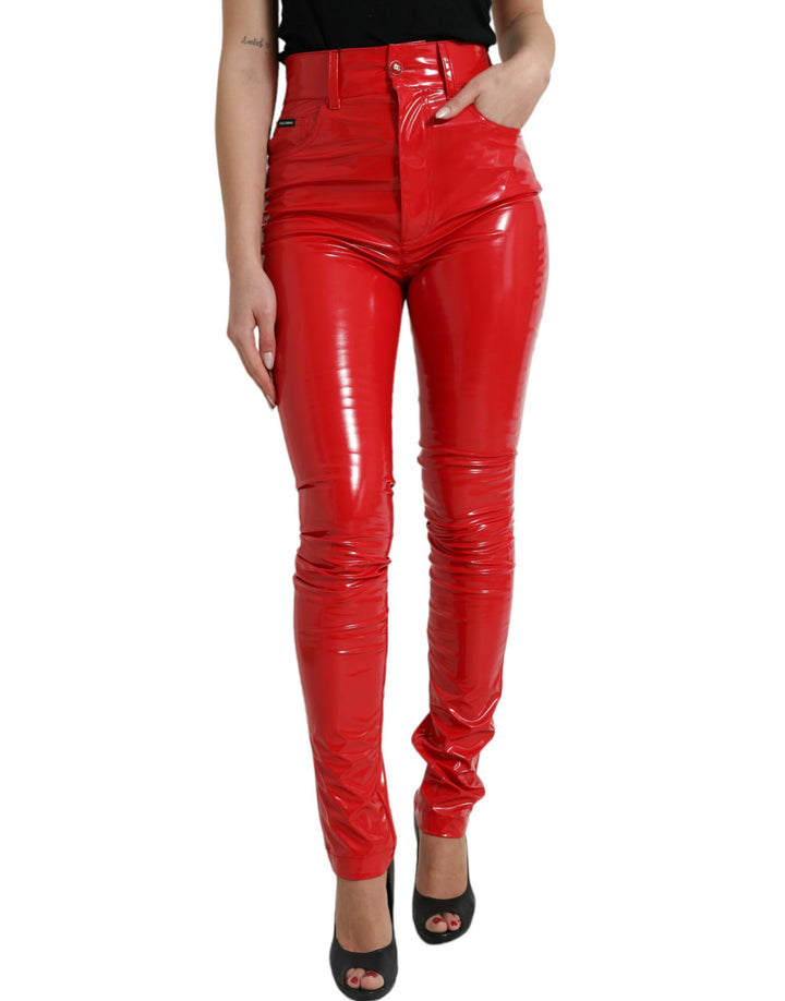 Glänzende rote Skinny-Hose mit hoher Taille
