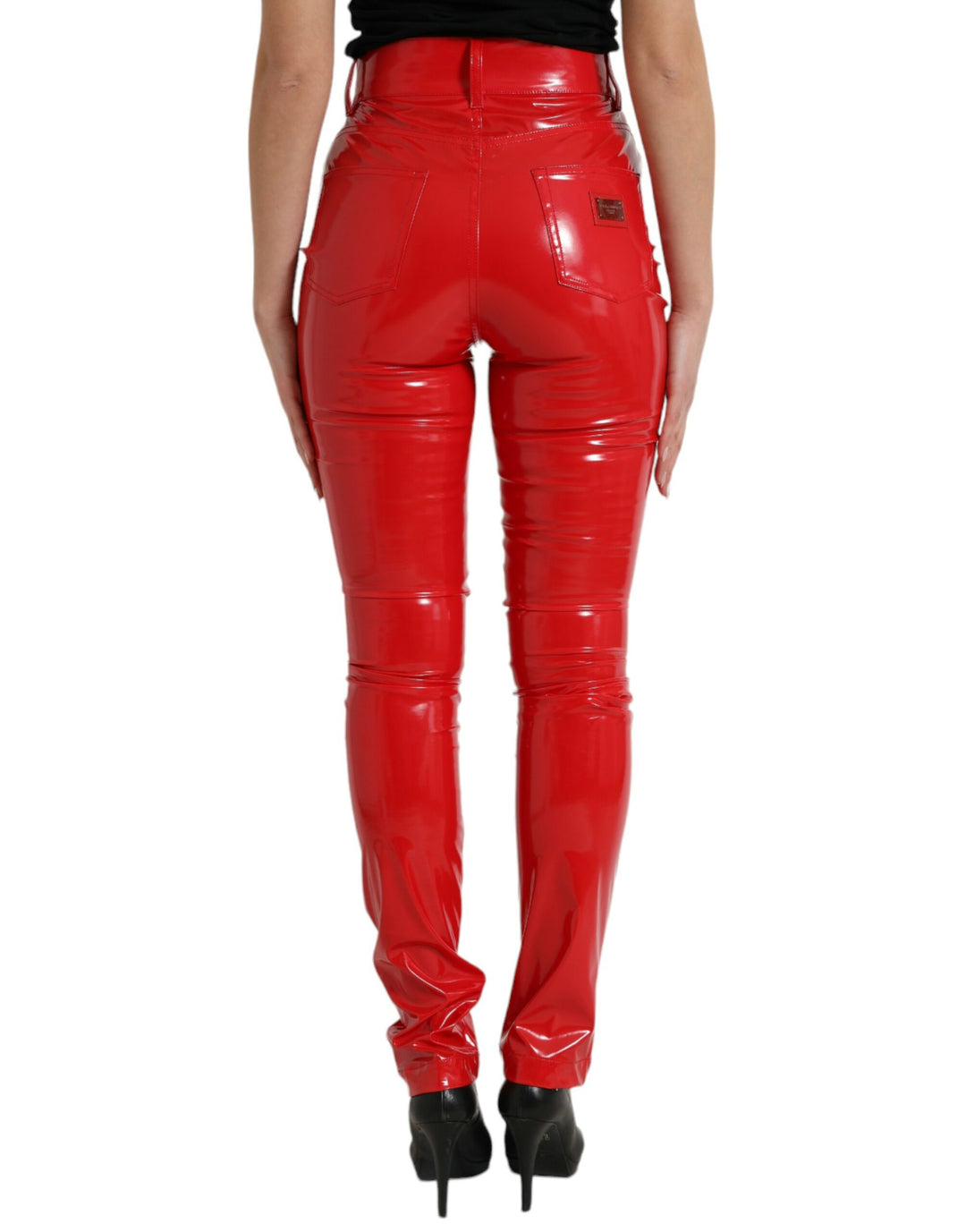 Glänzende rote Skinny-Hose mit hoher Taille