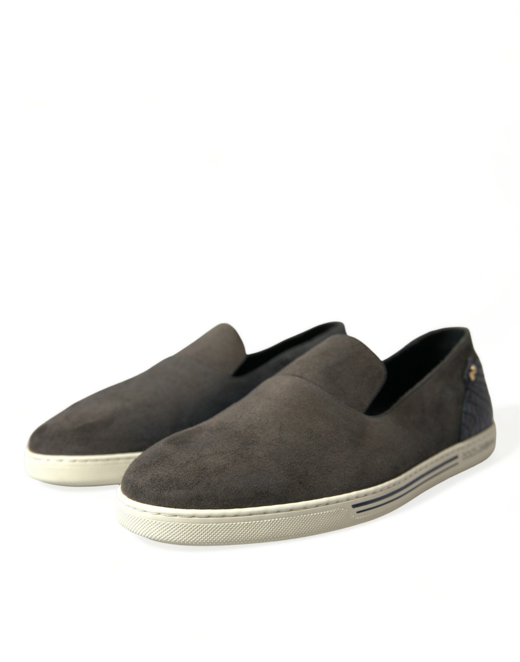 Elegant slippers made of blue suede and crocodile