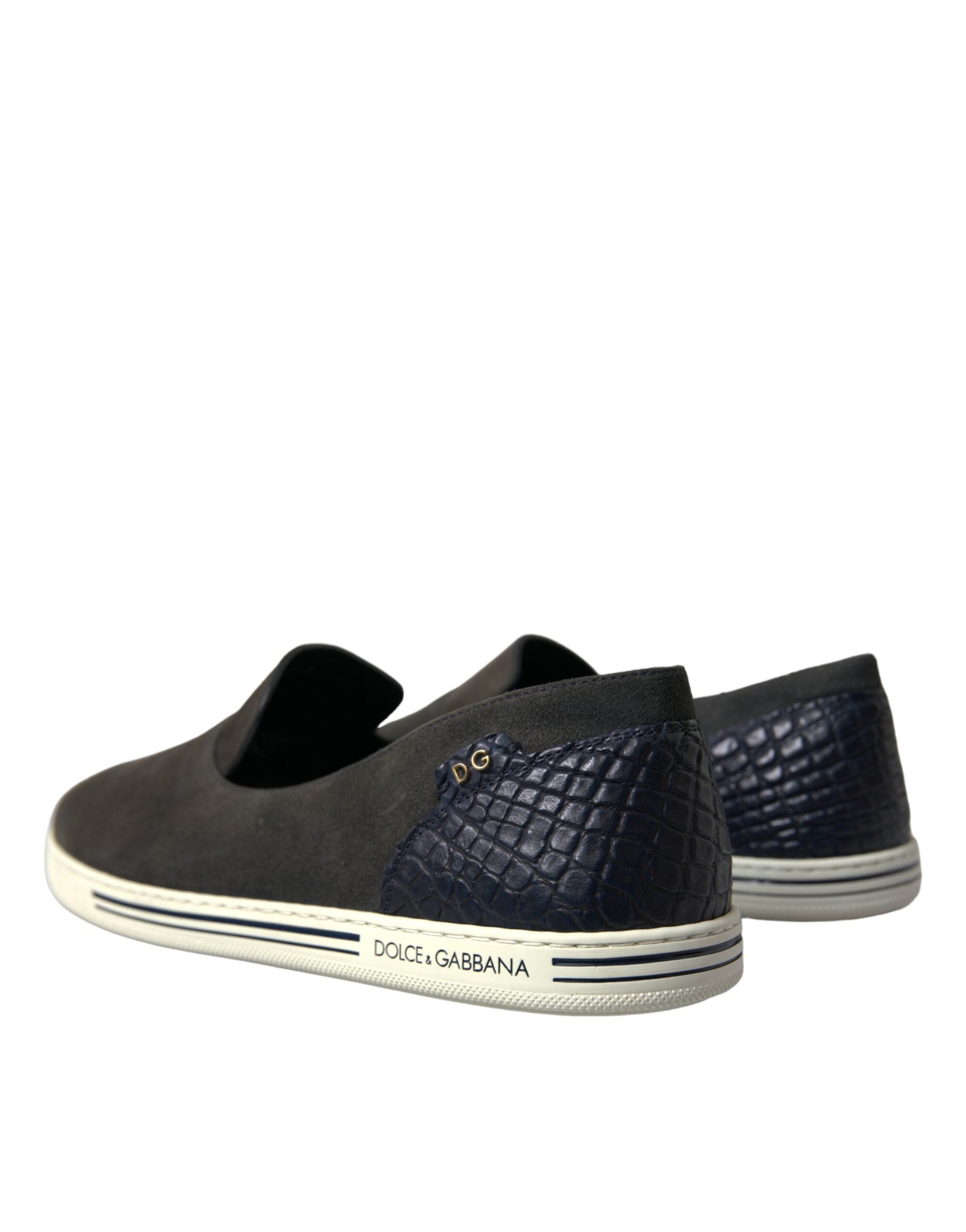 Elegant slippers made of blue suede and crocodile