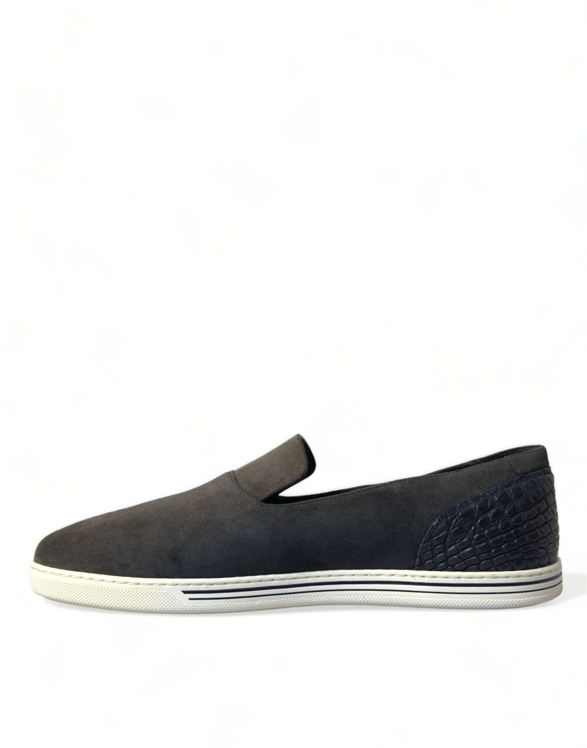 Elegant slippers made of blue suede and crocodile