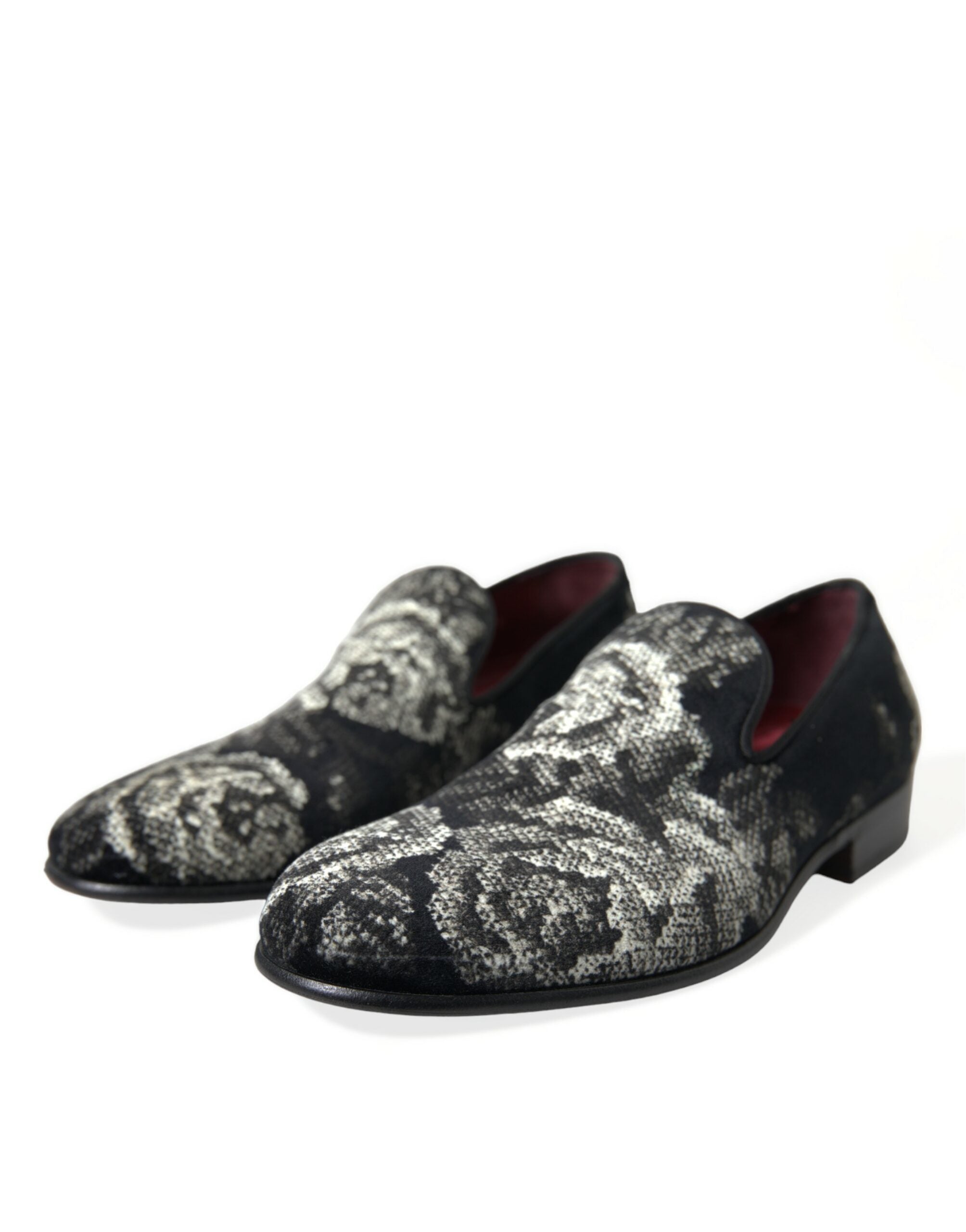 Elegant velvet loafers with floral pattern
