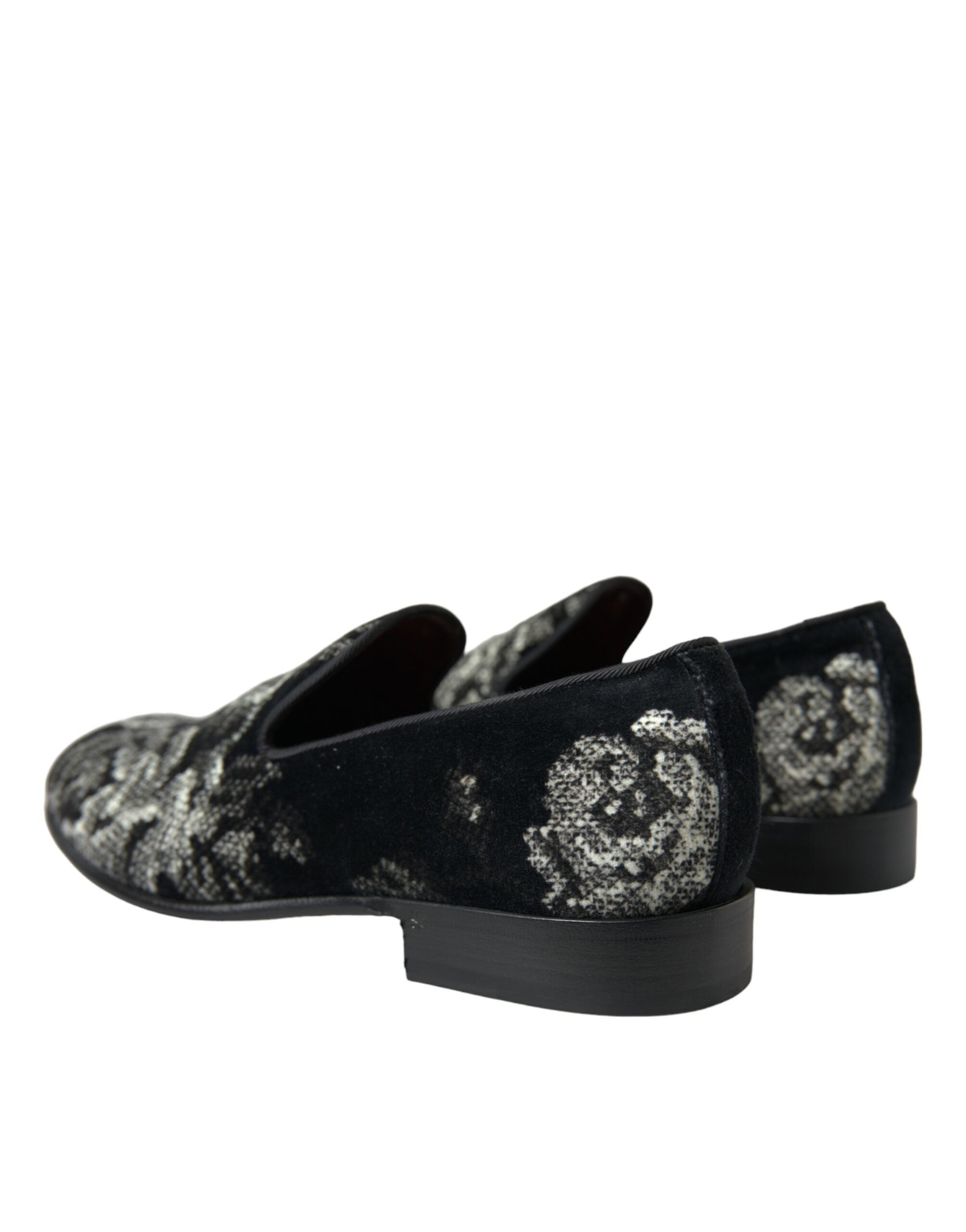 Elegant velvet loafers with floral pattern