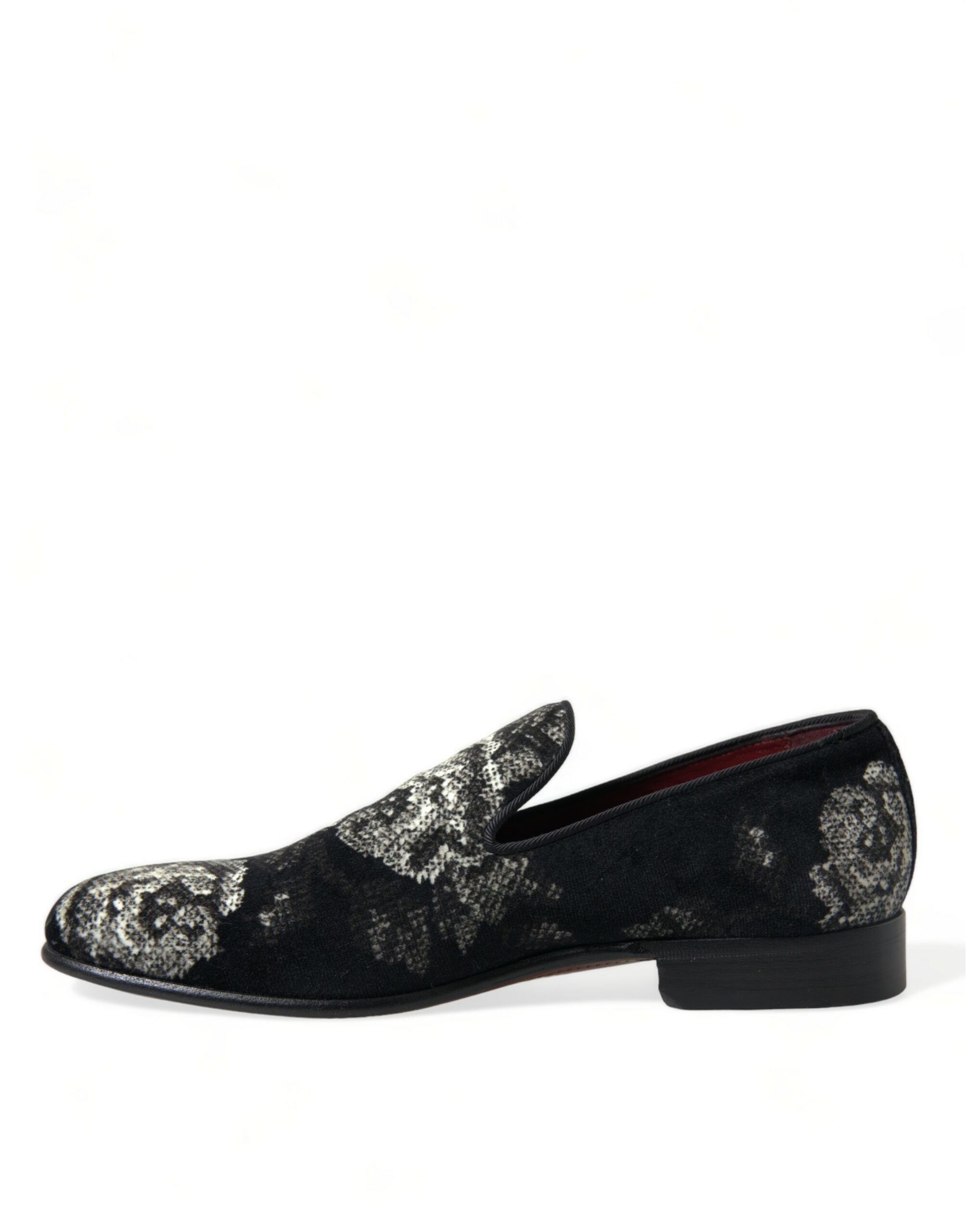 Elegant velvet loafers with floral pattern