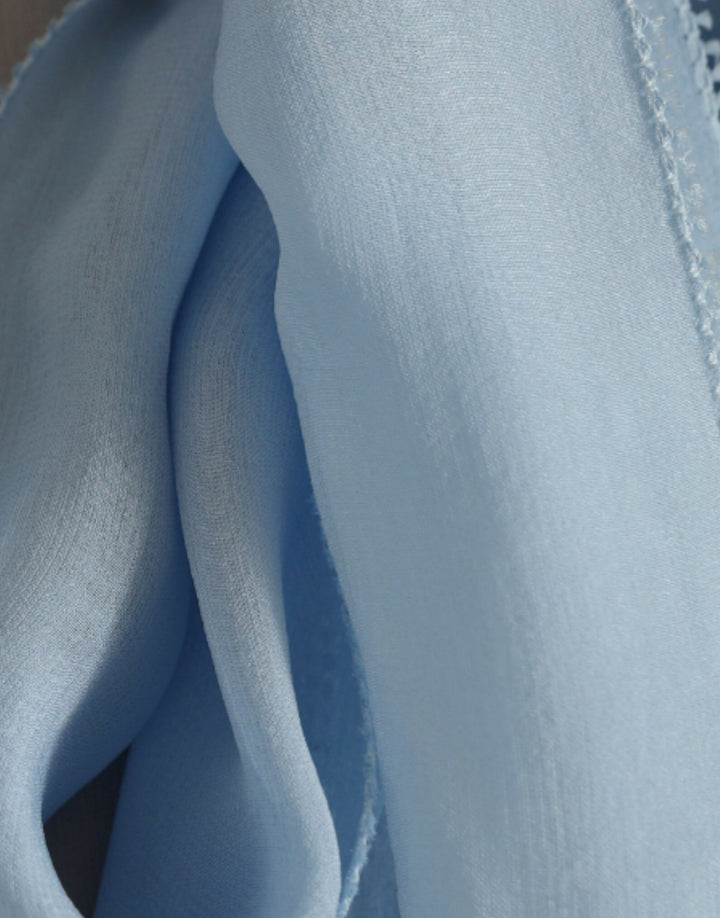 Elegant silk blouse with long sleeves