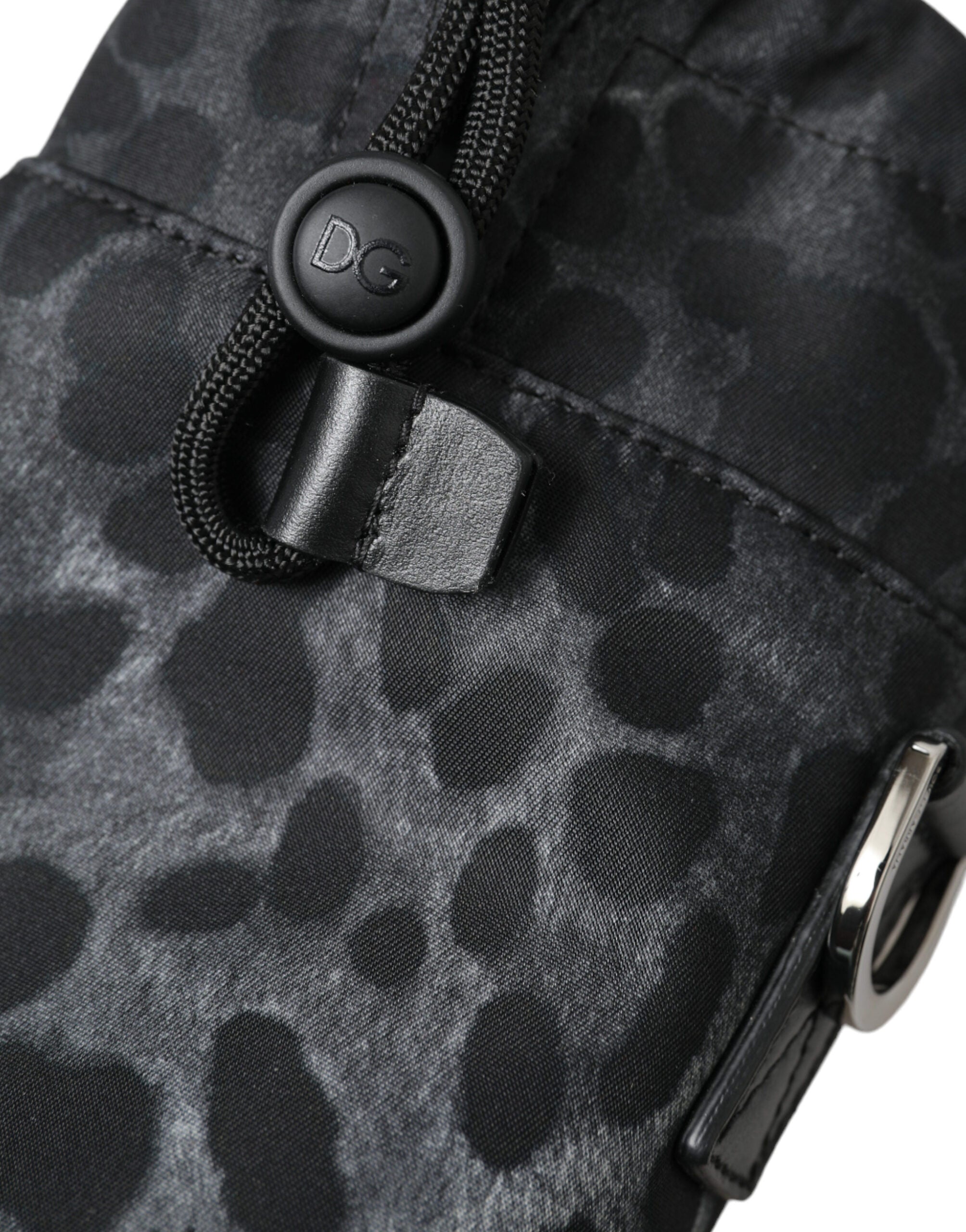 Chic round bottle holder with leopard print