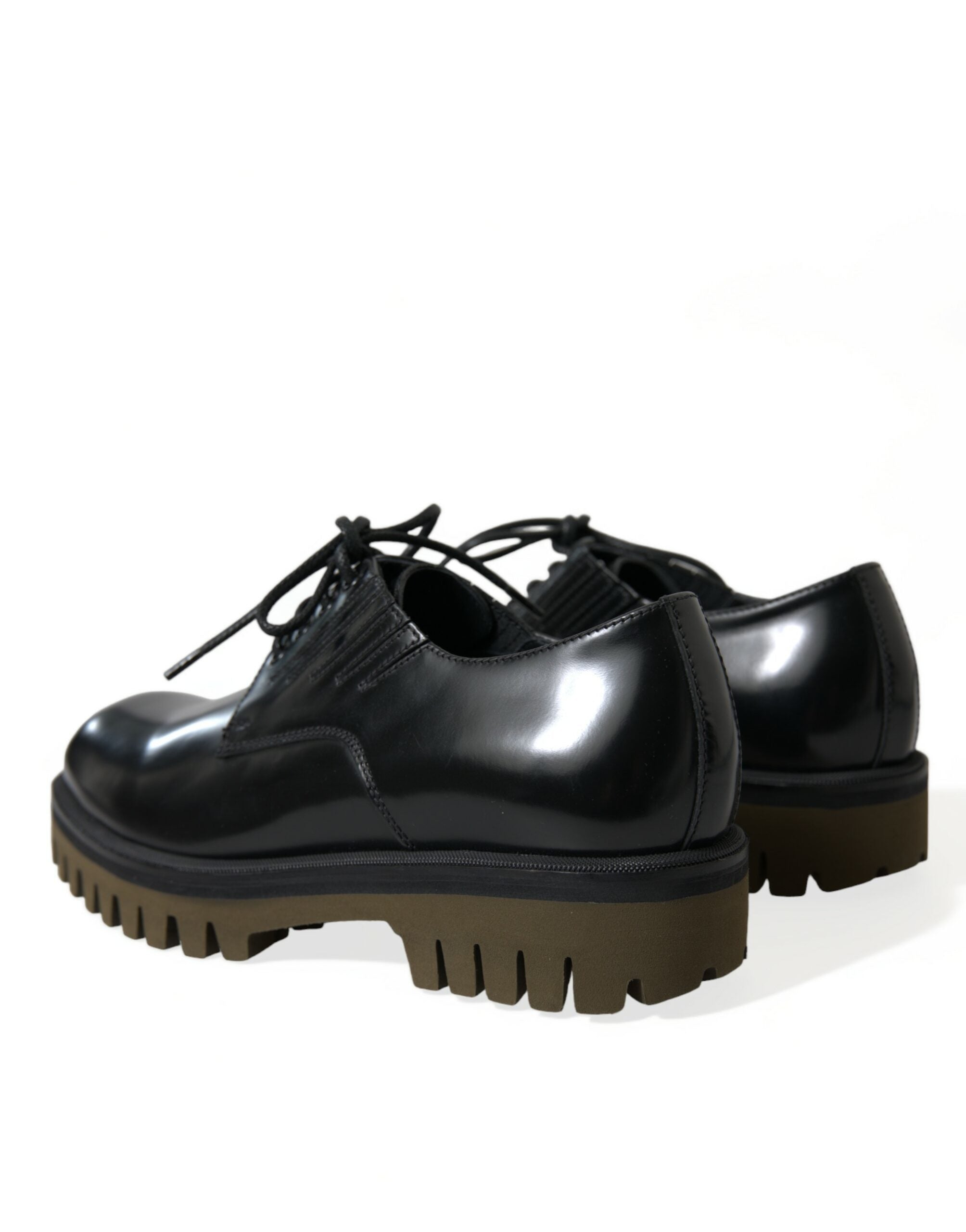 Elegant Derby shoes made of black leather
