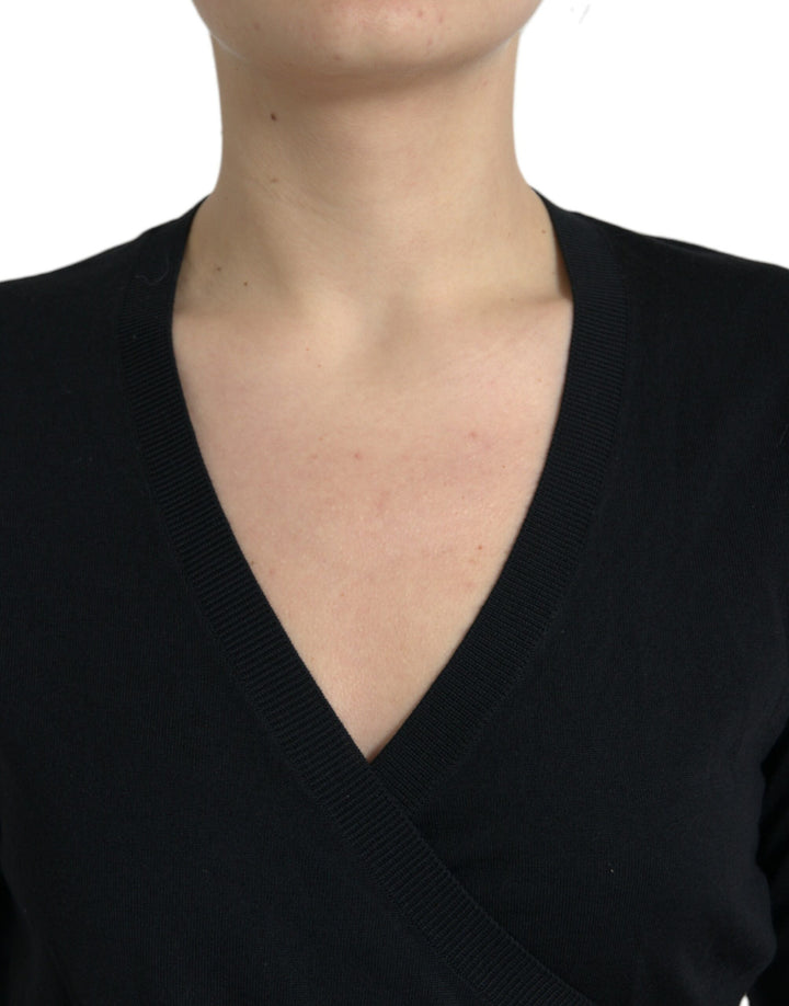 Schwarzer Wollpullover mit V-Ausschnitt und gekreuztem Kragen