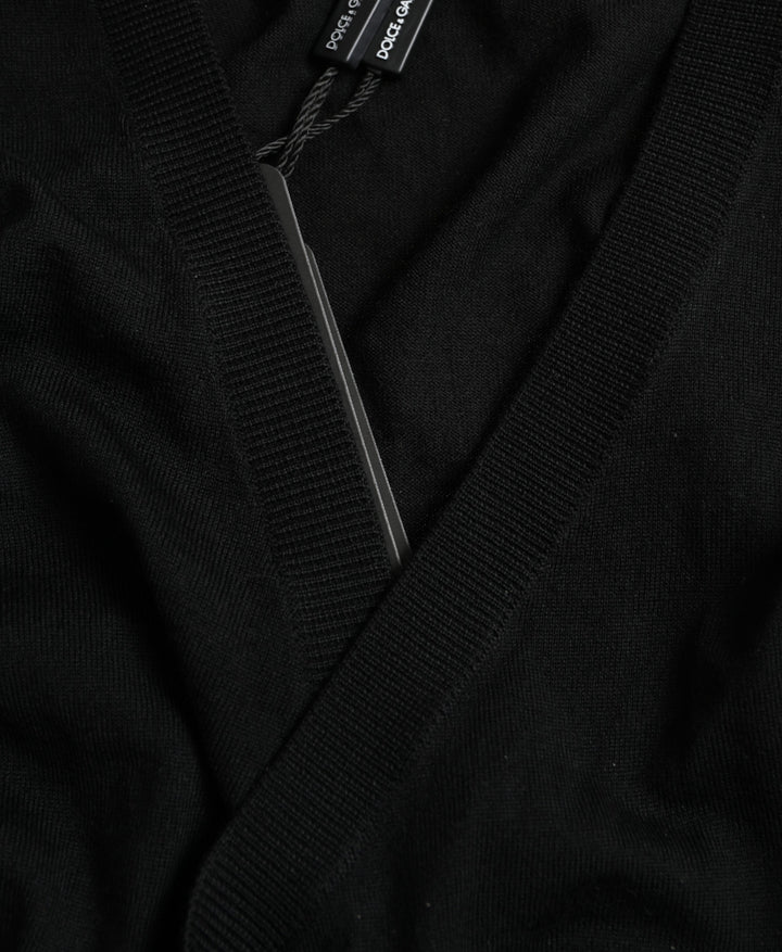 Schwarzer Wollpullover mit V-Ausschnitt und gekreuztem Kragen