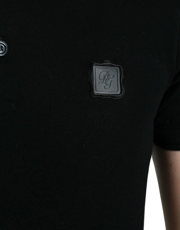 Schwarzes Logo-Kragen-T-Shirt mit kurzen Ärmeln