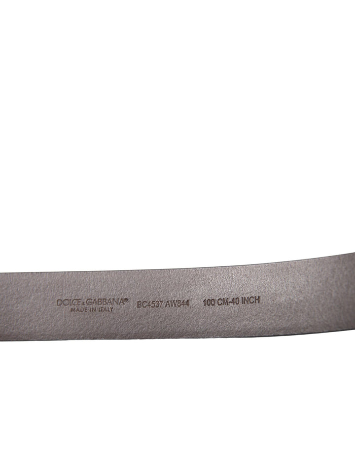Elegant calfskin belt with metal buckle closure