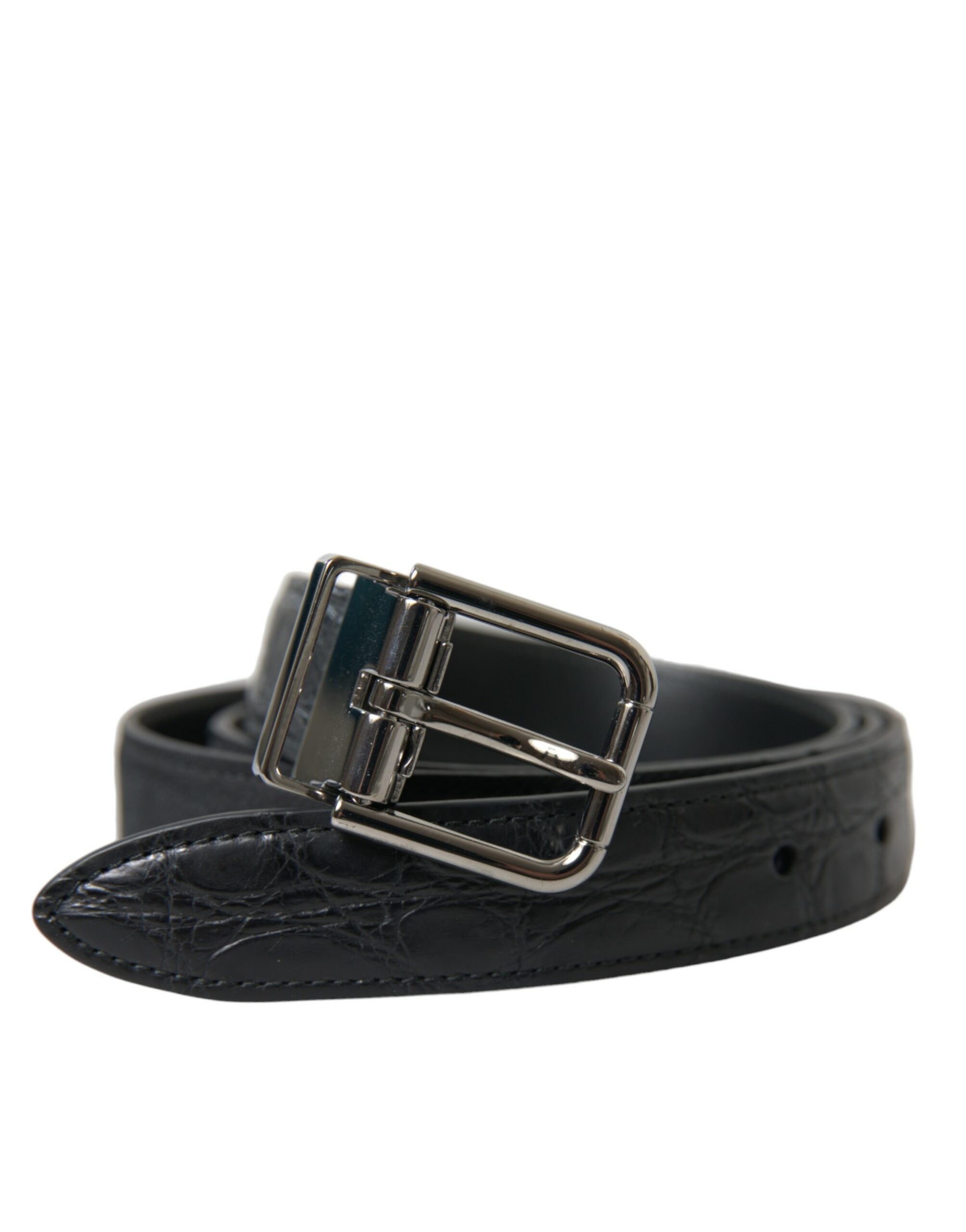 Elegant leather belt with metal buckle