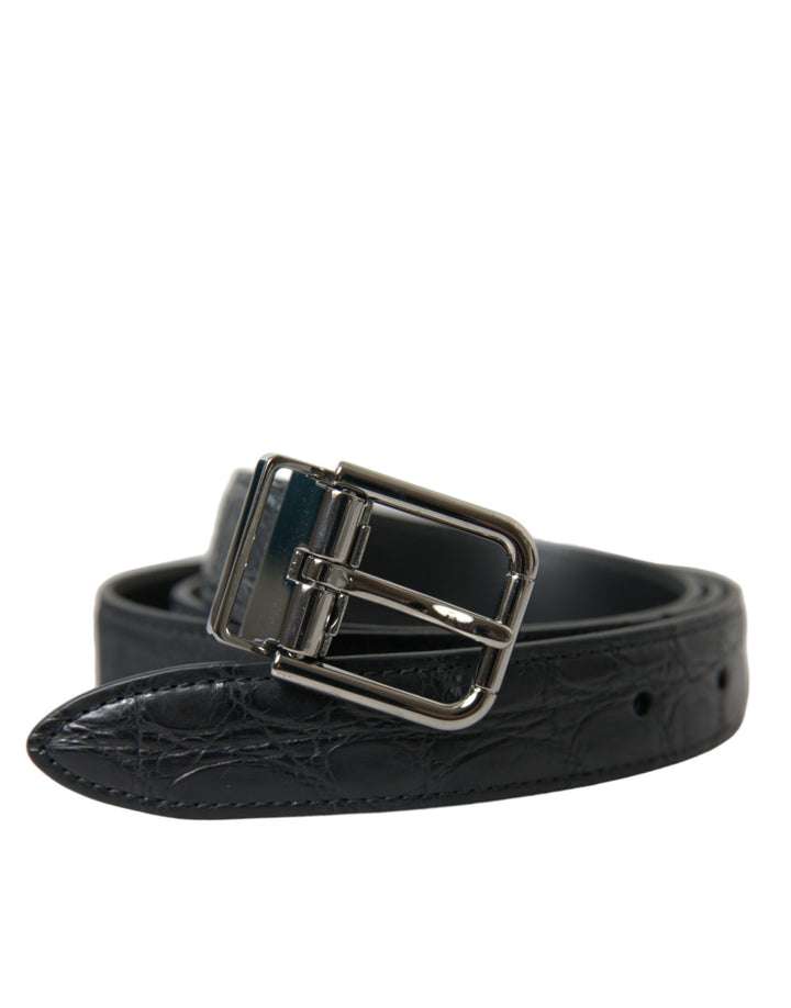 Elegant leather belt with metal buckle
