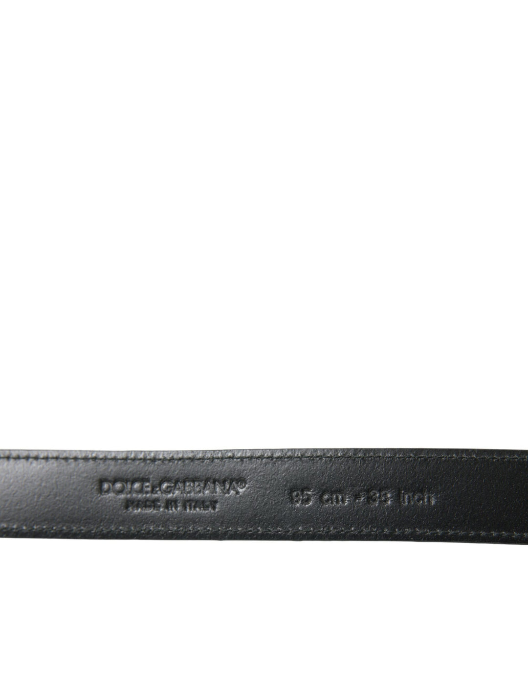 Elegant leather belt with metal buckle