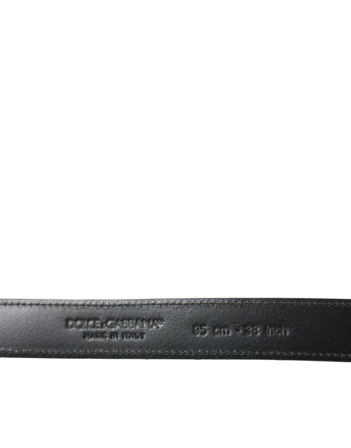 Elegant leather belt with metal buckle