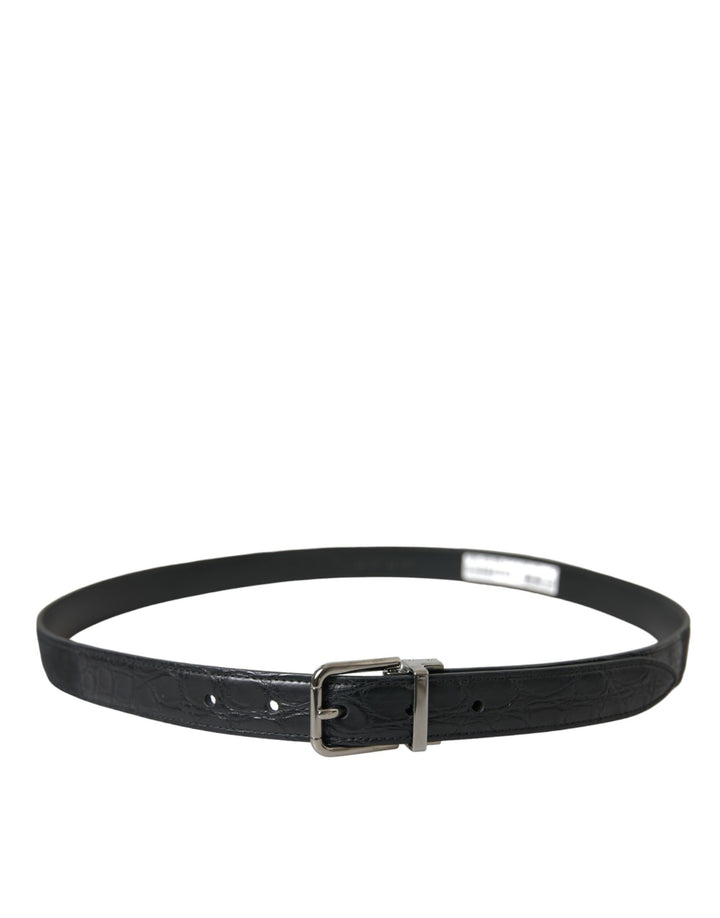 Elegant leather belt with metal buckle