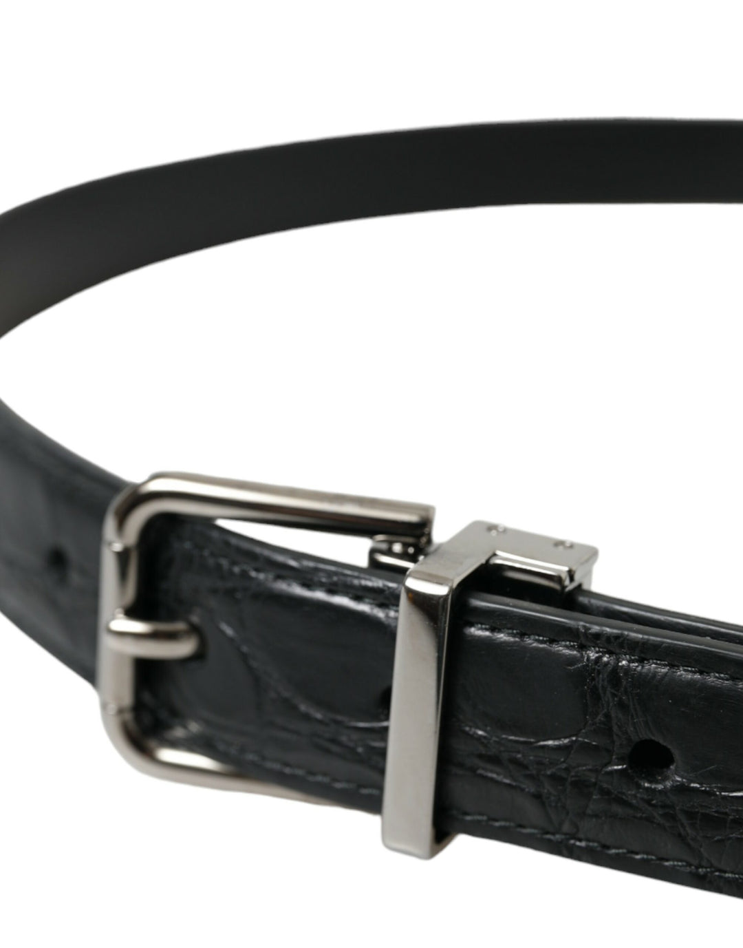 Elegant leather belt with metal buckle