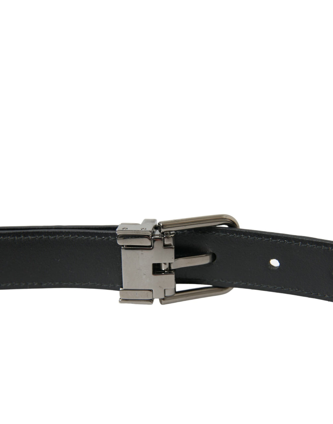 Elegant leather belt with metal buckle