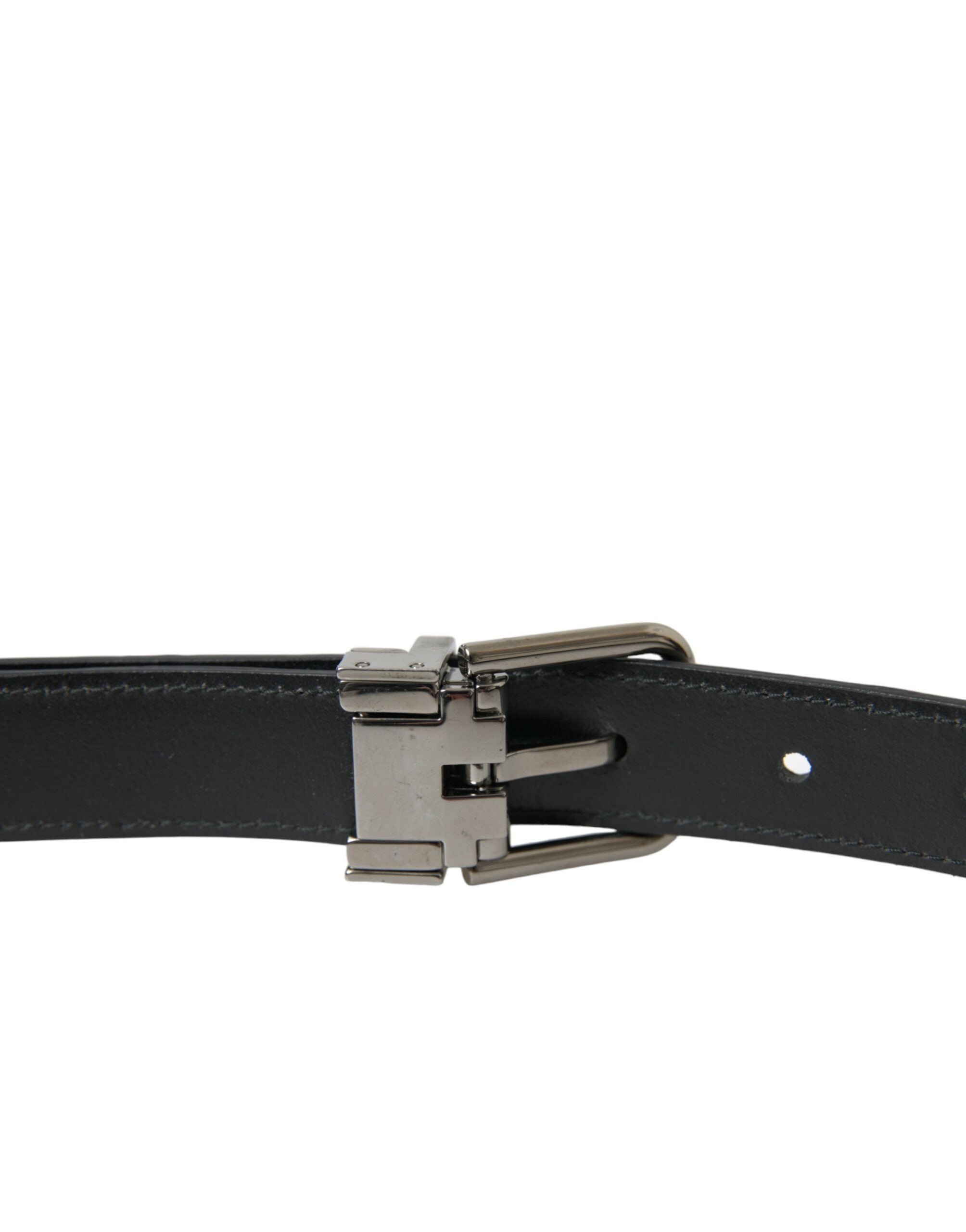 Elegant leather belt with metal buckle