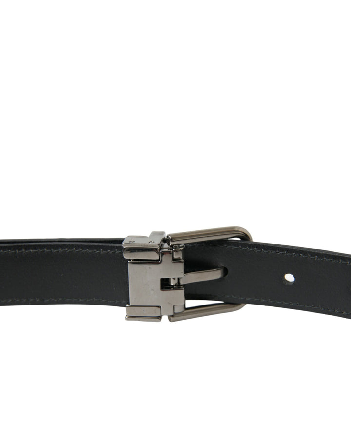 Elegant leather belt with metal buckle