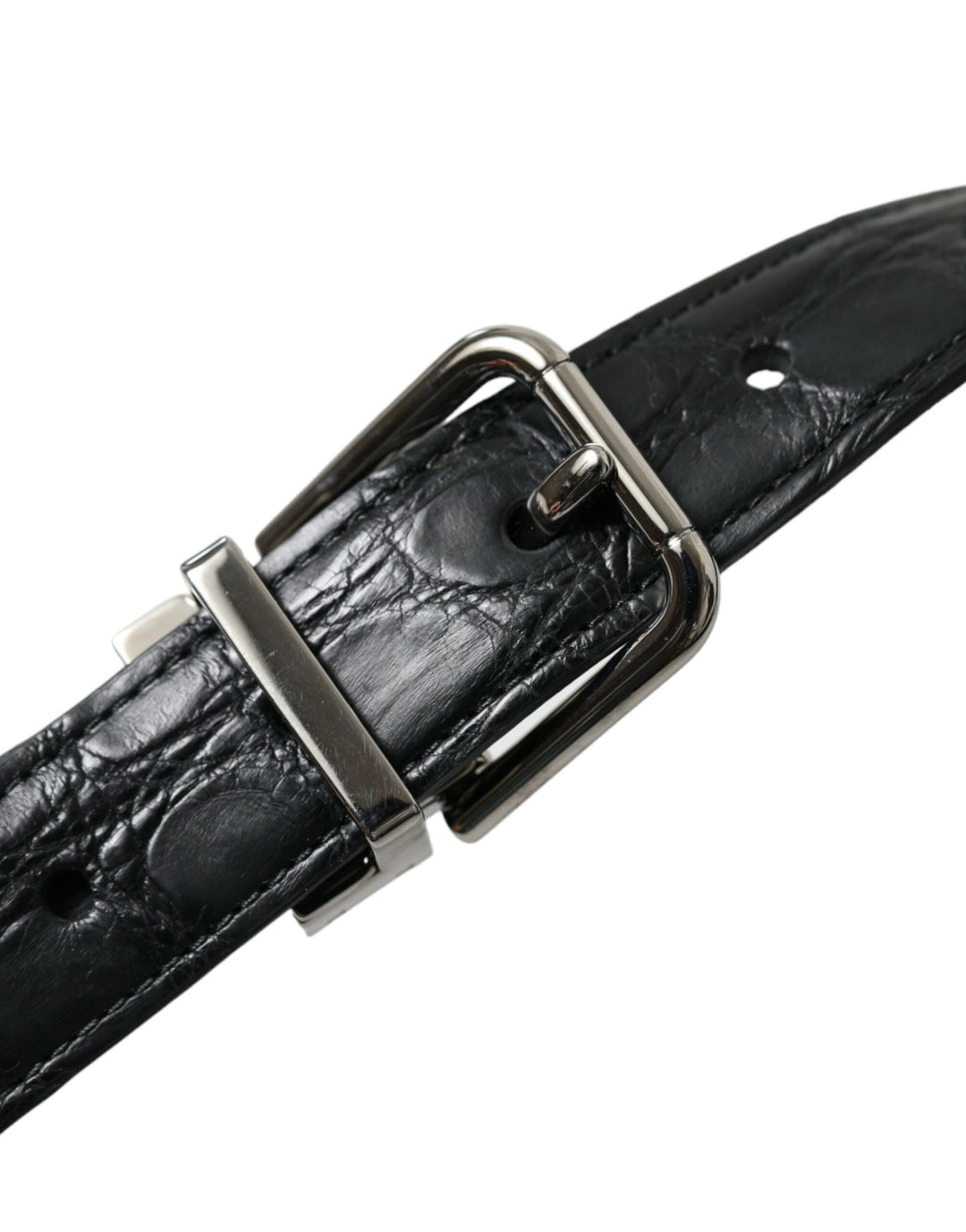 Elegant leather belt with metal buckle