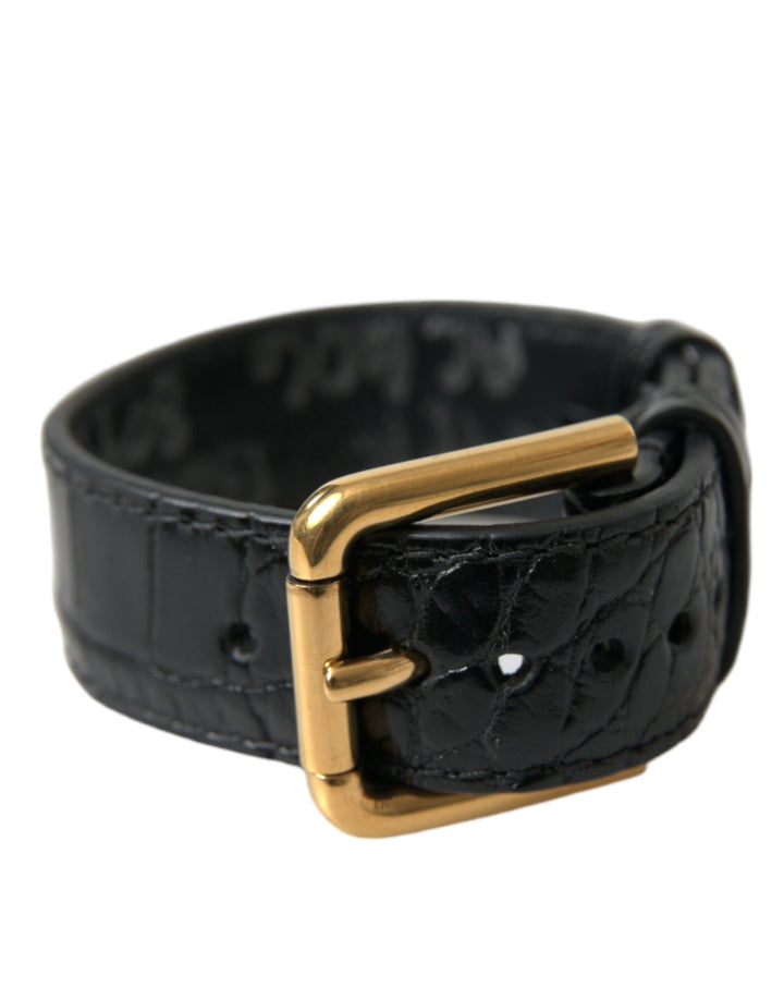 Schwarzes strukturiertes Leder mit goldfarbener Metallschnalle Armband