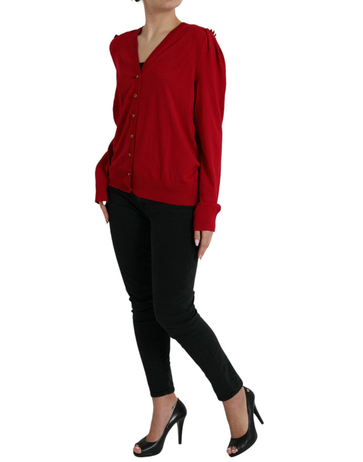 Roter Wollpullover mit V-Ausschnitt und Knopfleiste