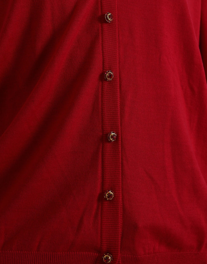 Roter Wollpullover mit V-Ausschnitt und Knopfleiste