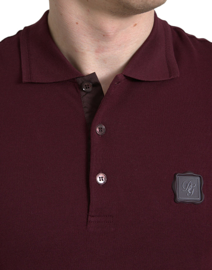 Kastanienbraunes Polo-T-Shirt mit kurzen Ärmeln und Kragen