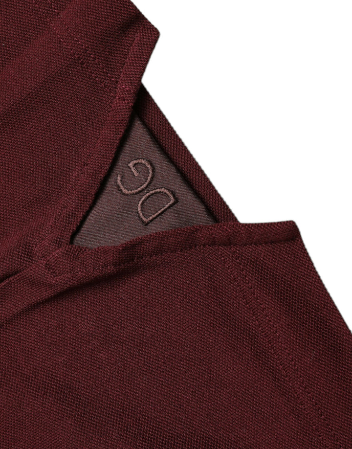 Kastanienbraunes Polo-T-Shirt mit kurzen Ärmeln und Kragen