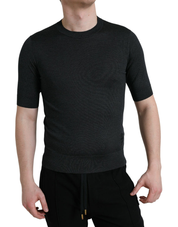 Dunkelgraues T-Shirt mit Rundhalsausschnitt und kurzen Ärmeln