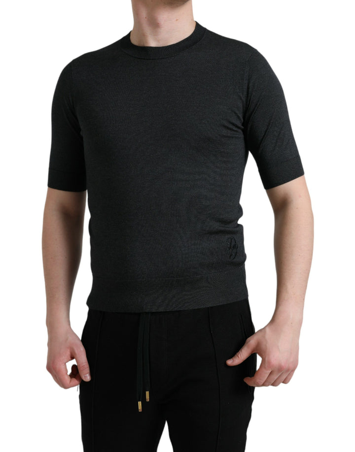 Dunkelgraues T-Shirt mit Rundhalsausschnitt und kurzen Ärmeln