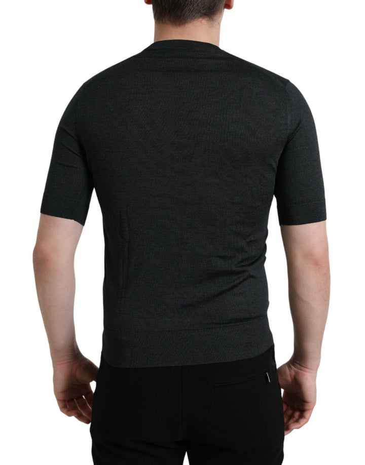 Dunkelgraues T-Shirt mit Rundhalsausschnitt und kurzen Ärmeln
