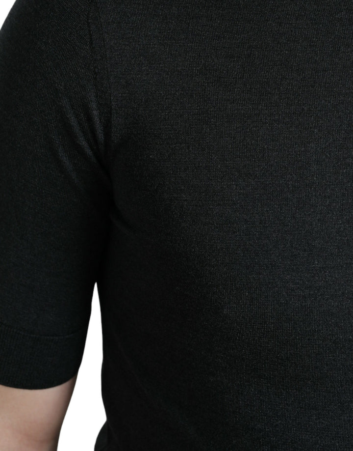 Dunkelgraues T-Shirt mit Rundhalsausschnitt und kurzen Ärmeln