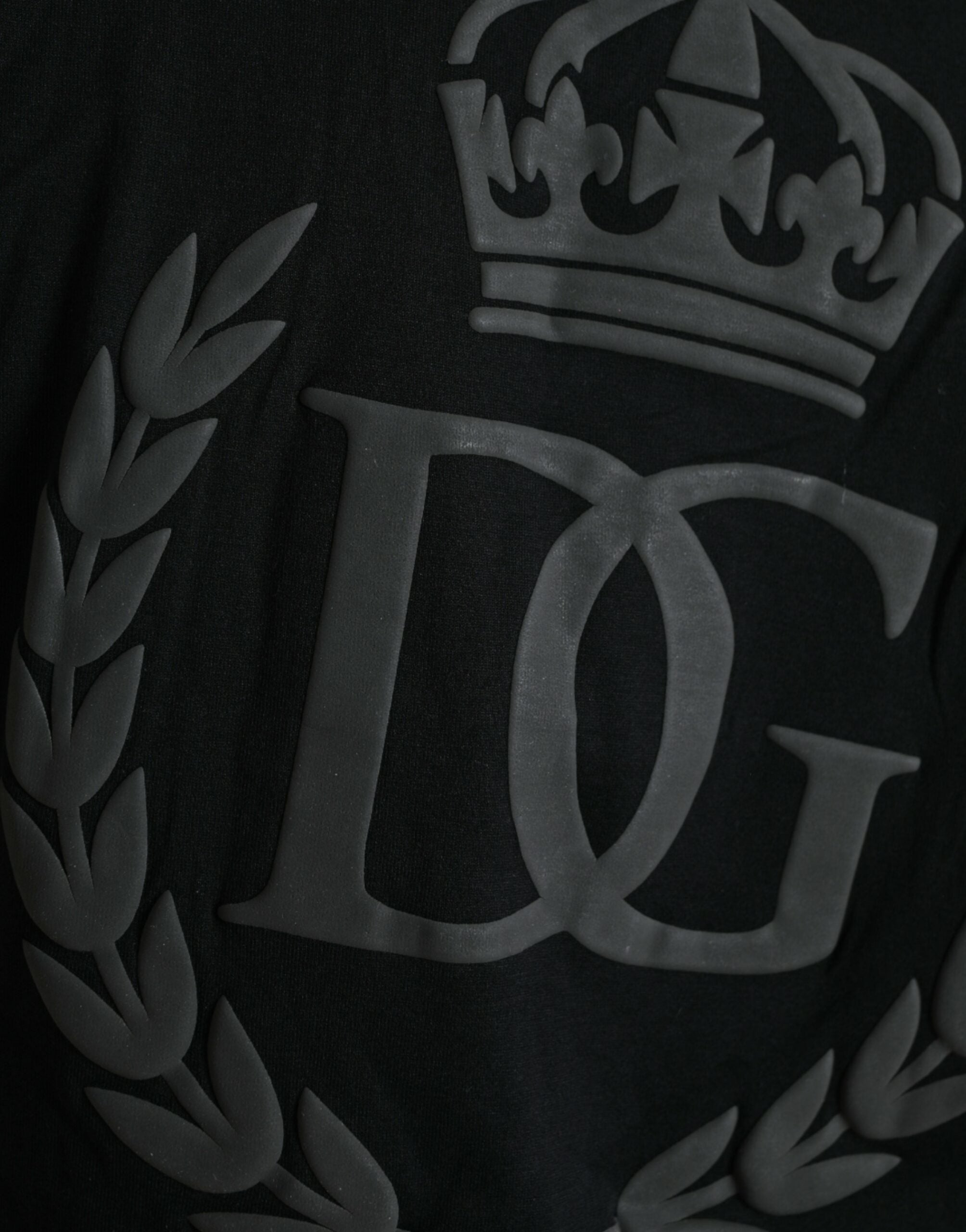 Elegant cotton T-shirt with embossed logo