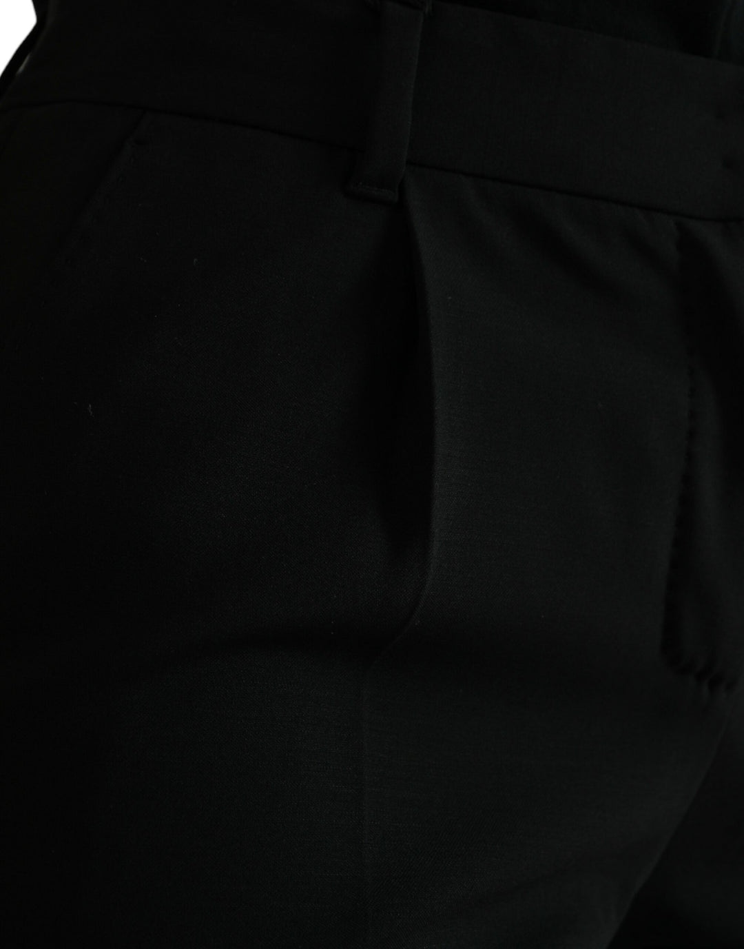 Elegant tapered wool trousers