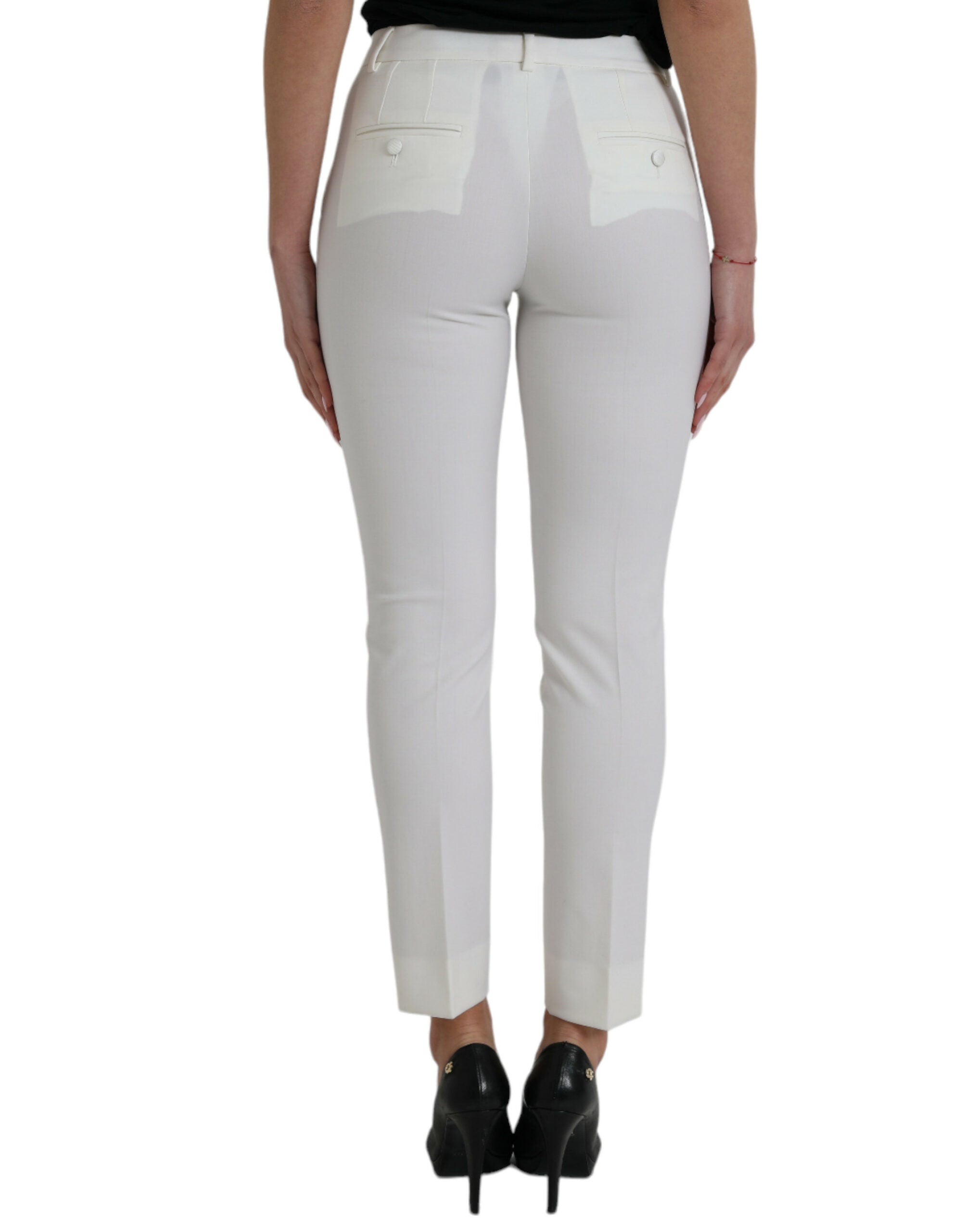 Elegant white tapered trousers with a mid-waist