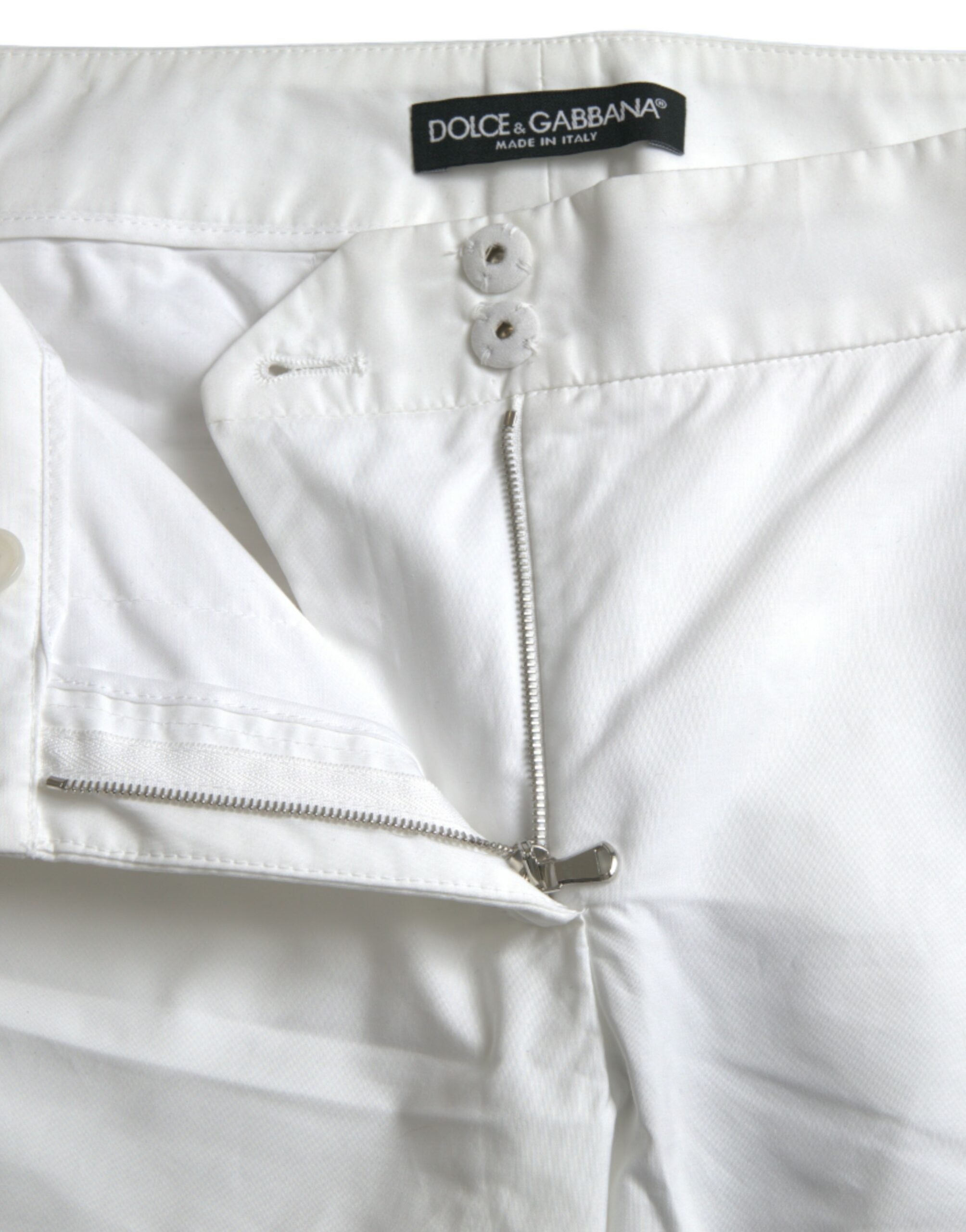 Elegant white tapered trousers with a mid-waist
