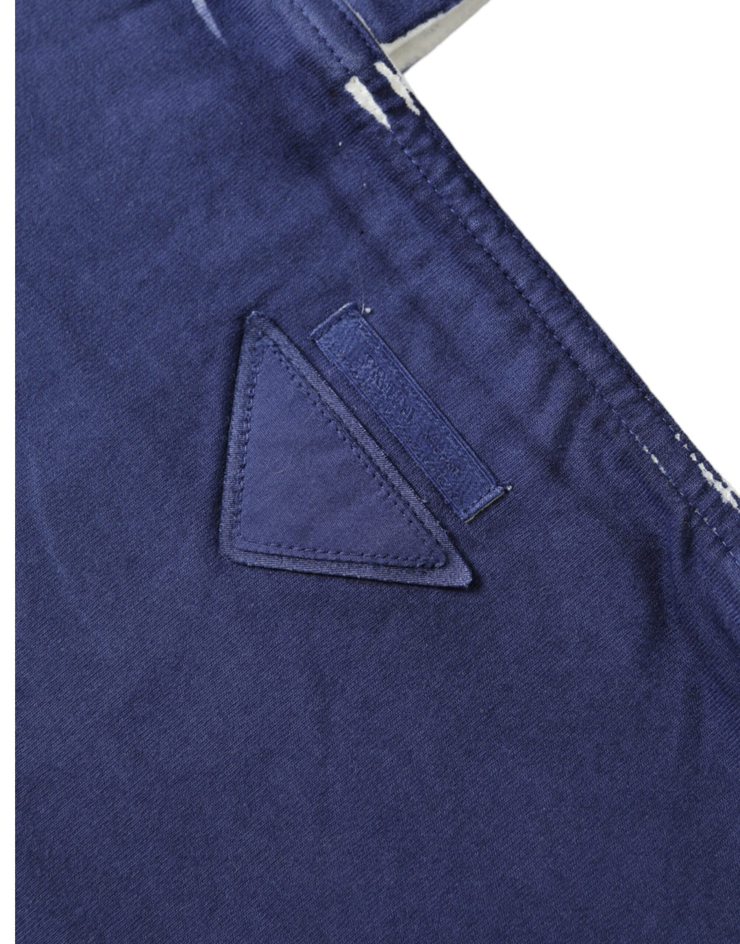Elegant blue tote bag for chic trips