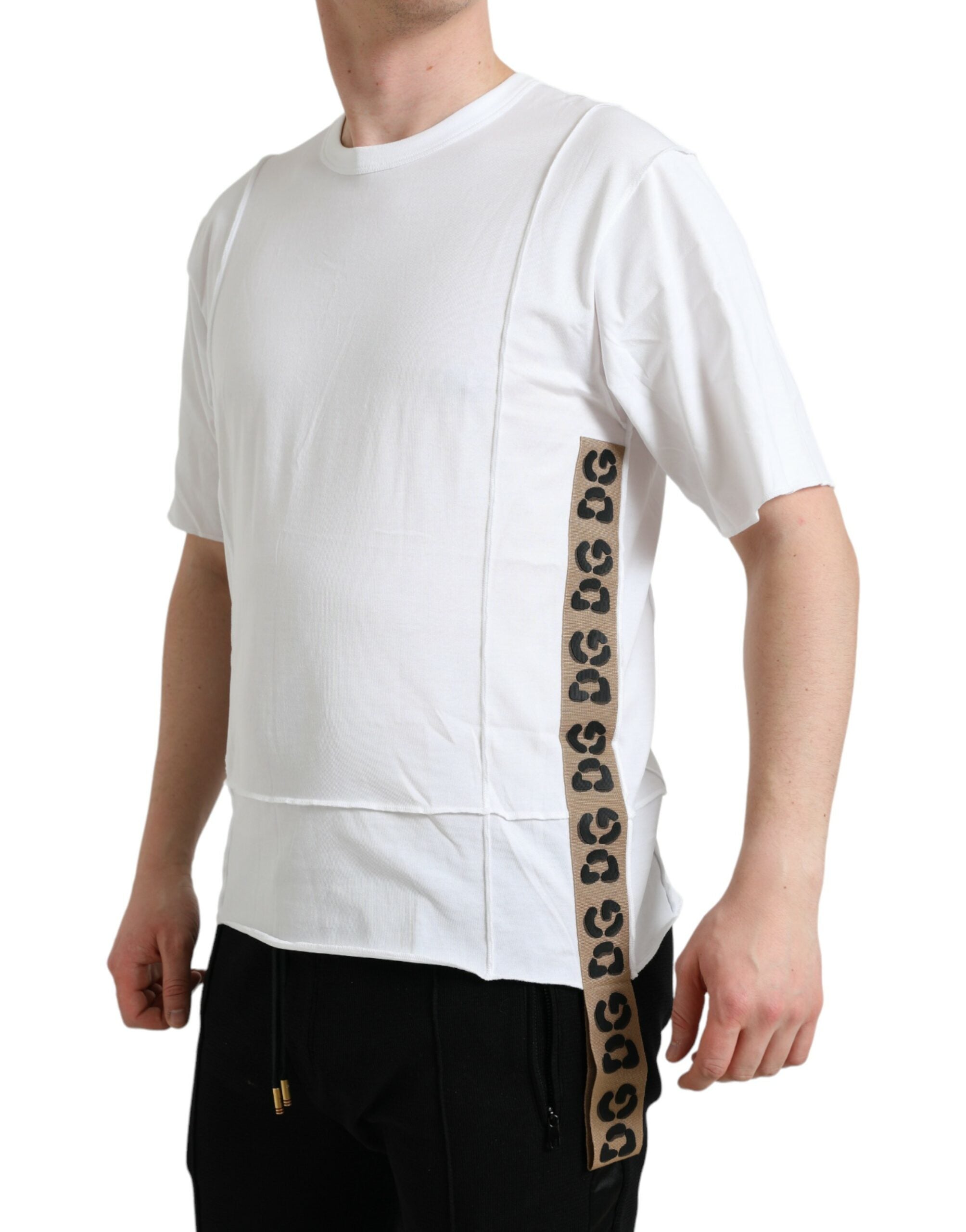 White logo T-shirt with round neck and short sleeves