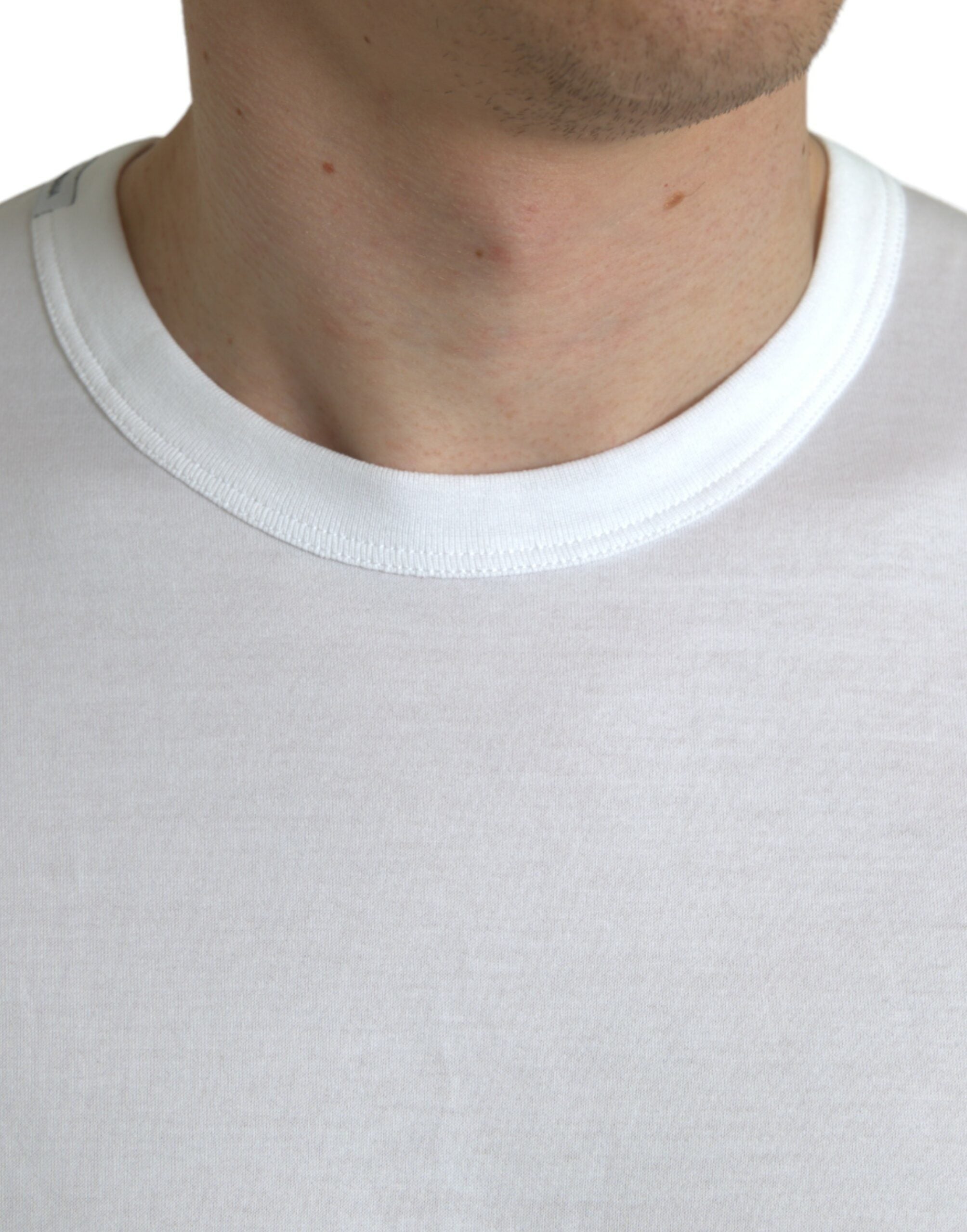 White logo T-shirt with round neck and short sleeves