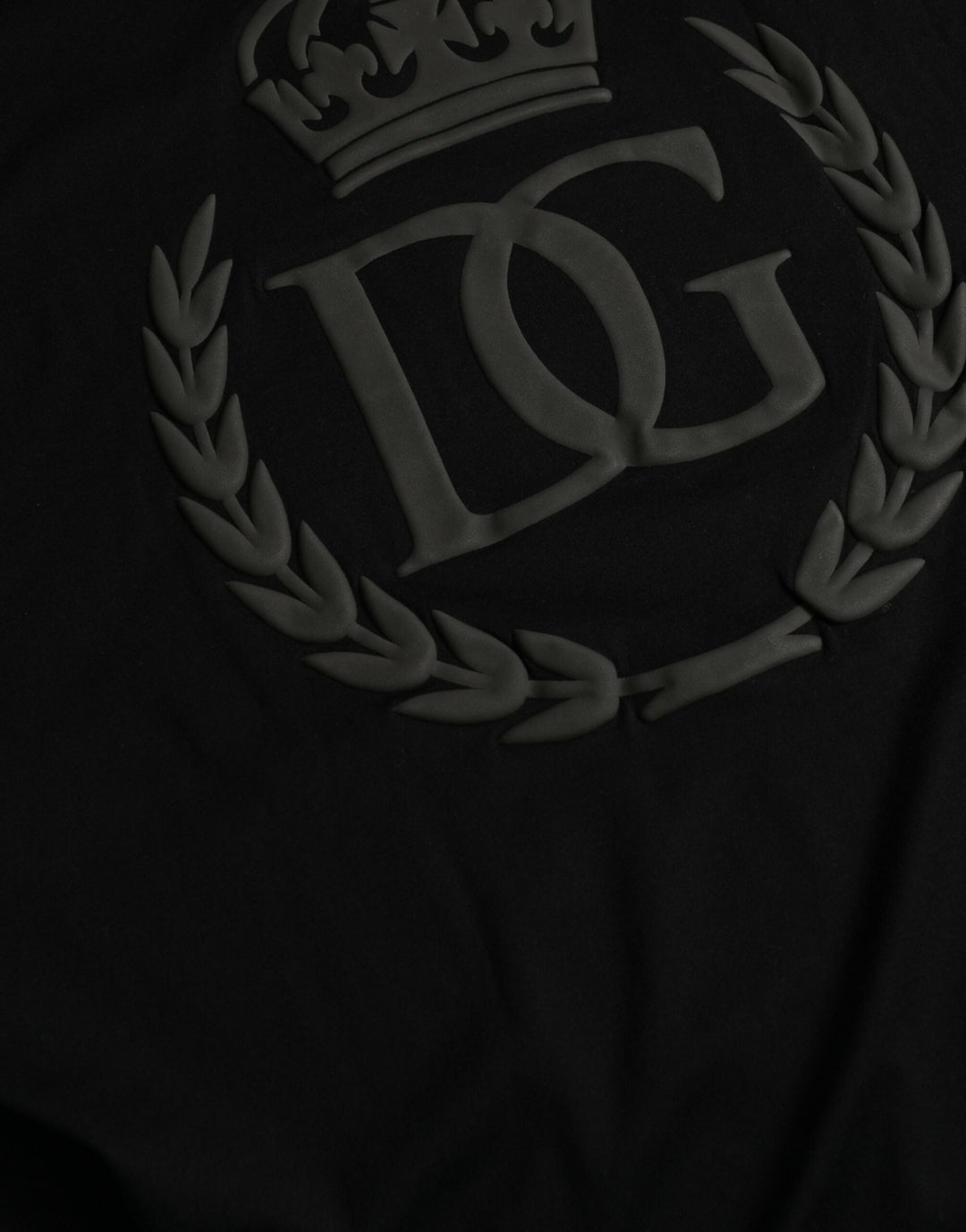 Black round-neck T-shirt with short sleeves and embossed logo