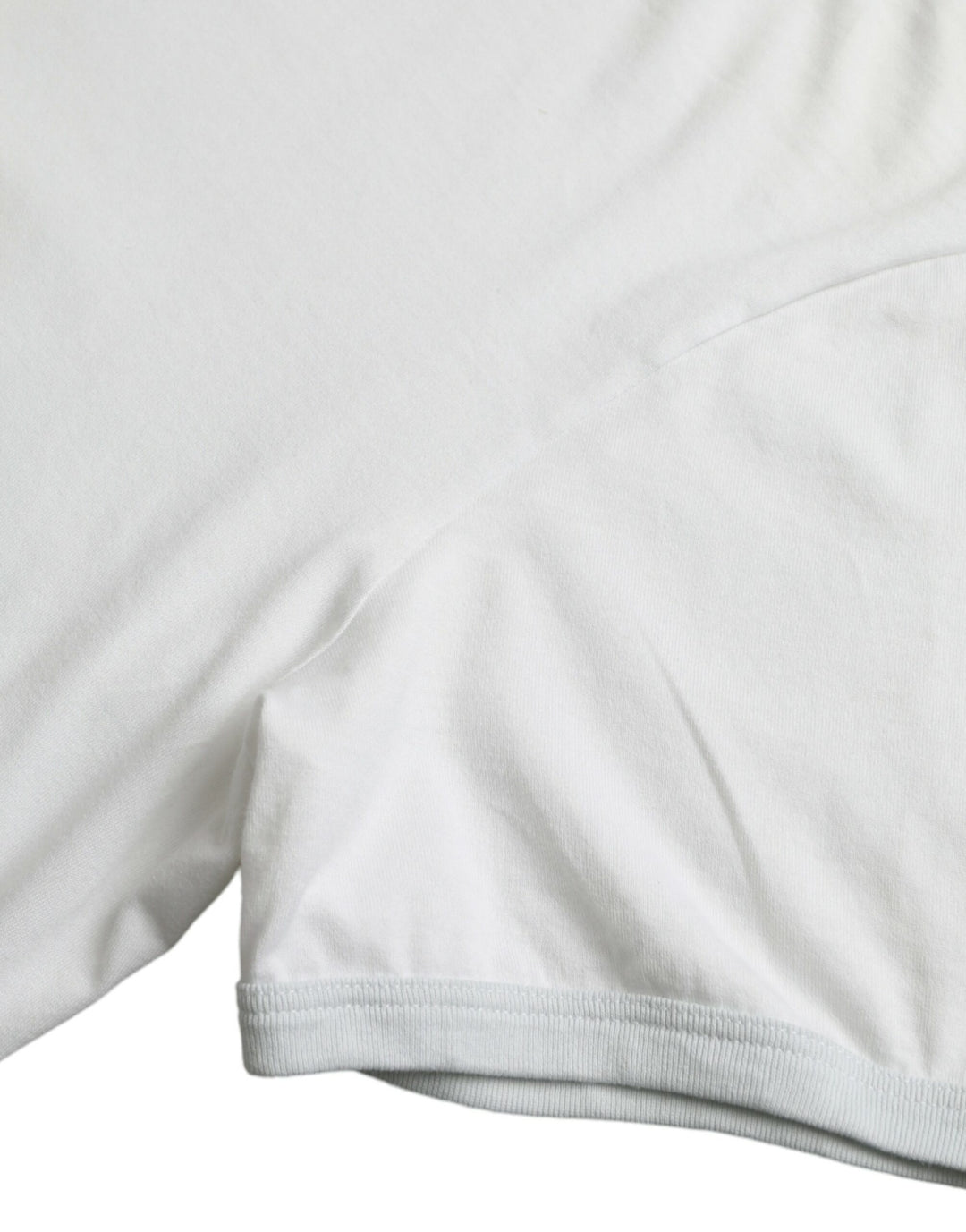 White cotton T-shirt with round neck and short sleeves