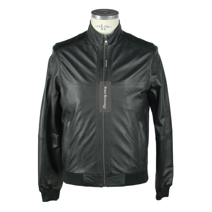 Glatte schwarze Lederjacke