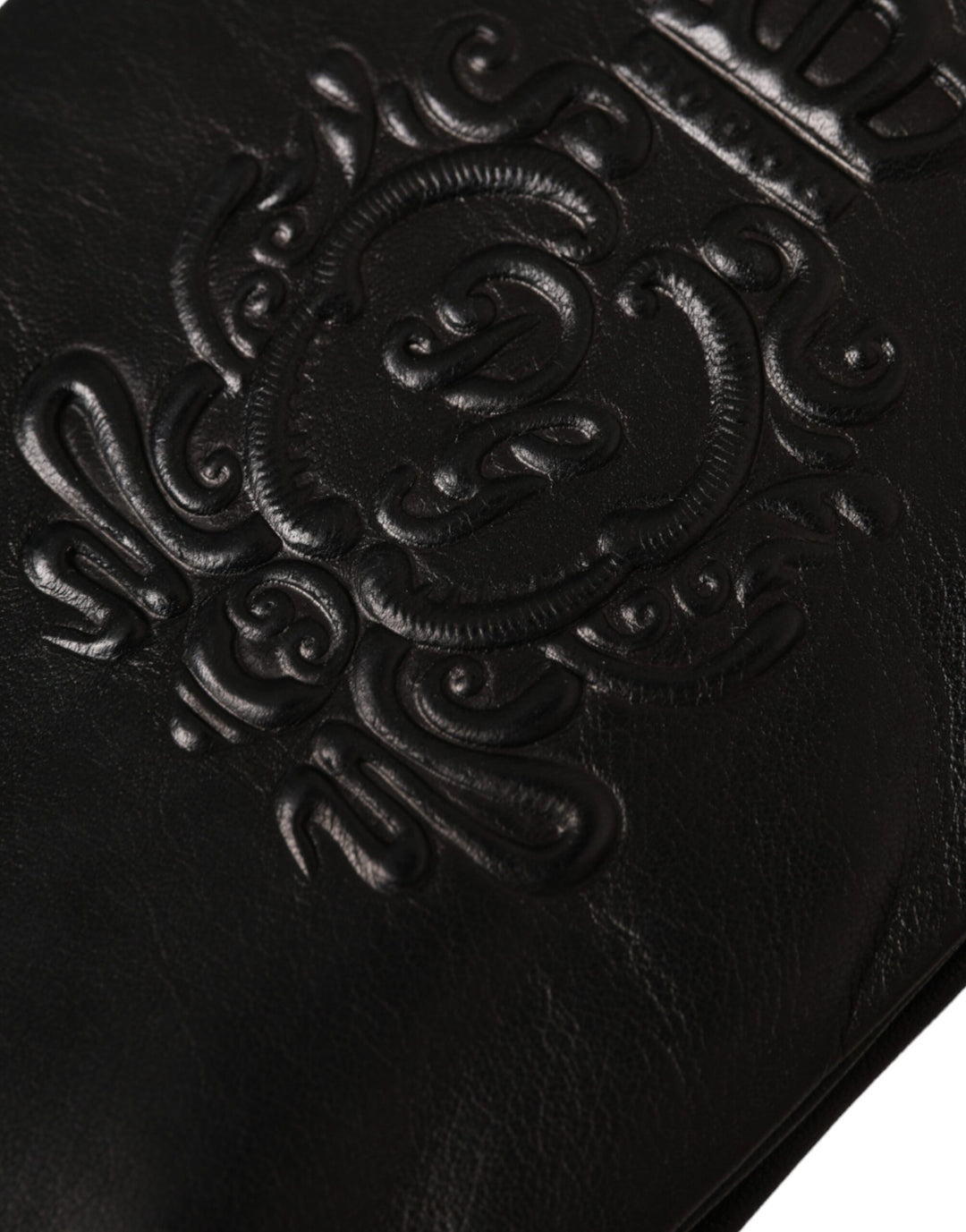 Black leather gloves with embossed logo for short hands