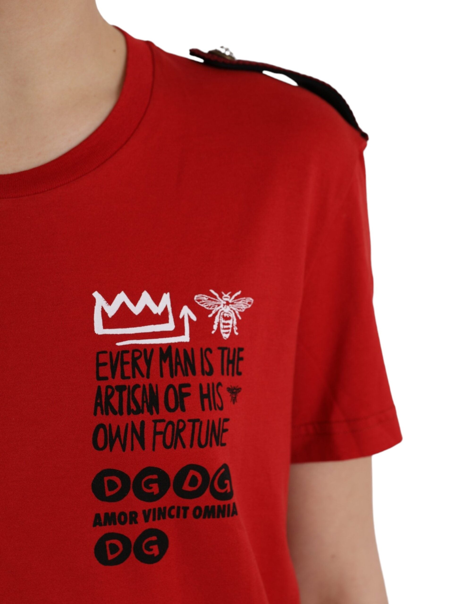 Red crew-neck T-shirt with graphic print made of cotton