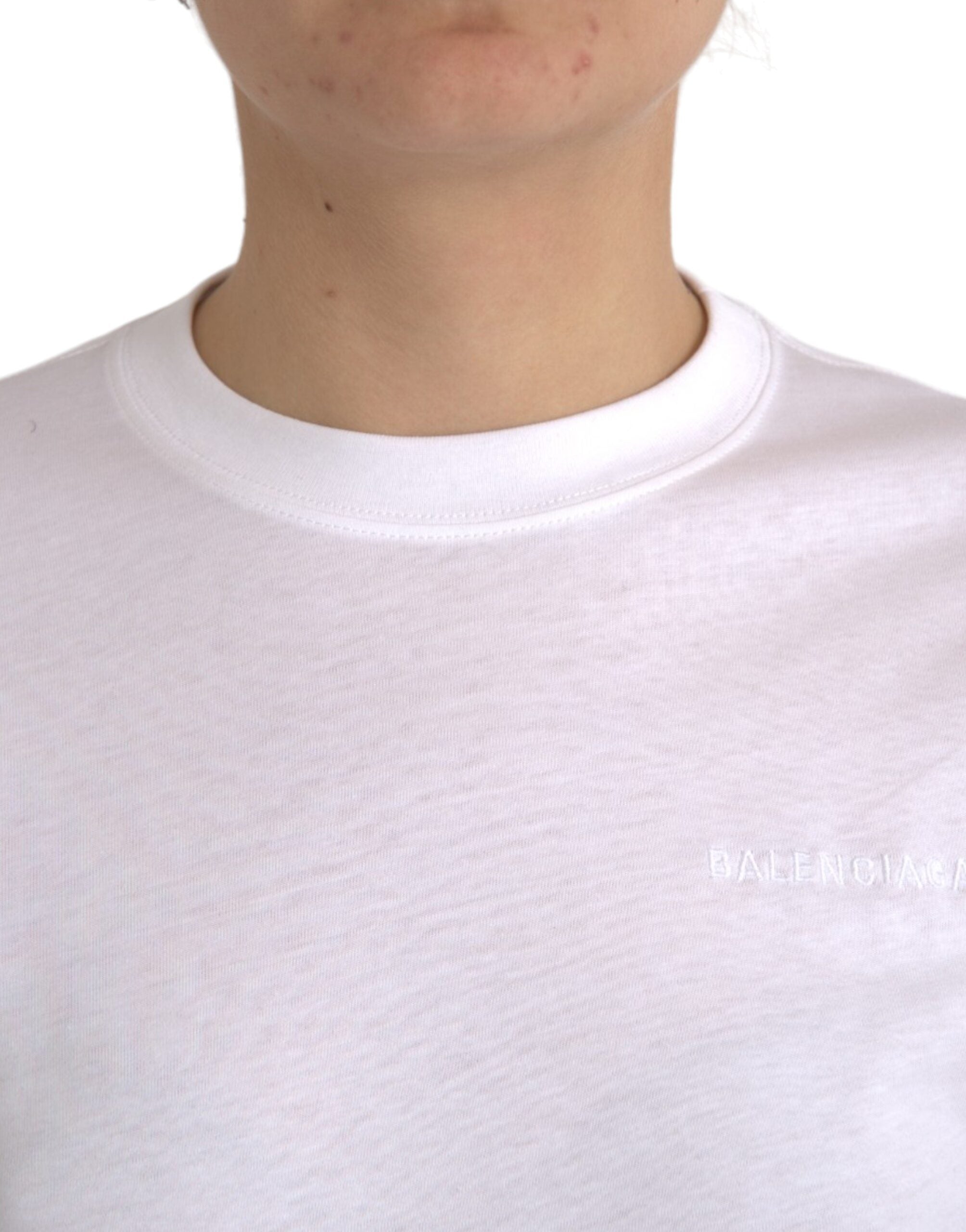 White cotton T-shirt with round neck and short sleeves