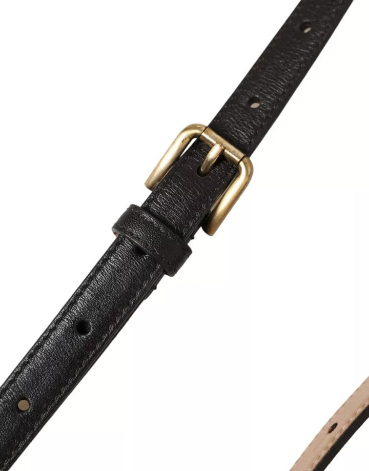 Dunkelbrauner Ledergürtel mit goldener Metallschnalle für Frauen