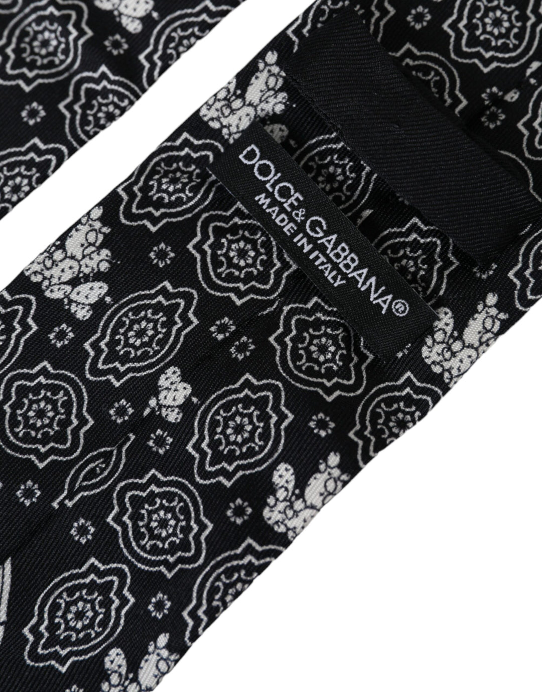 Black patterned adjustable tie made of 100% silk